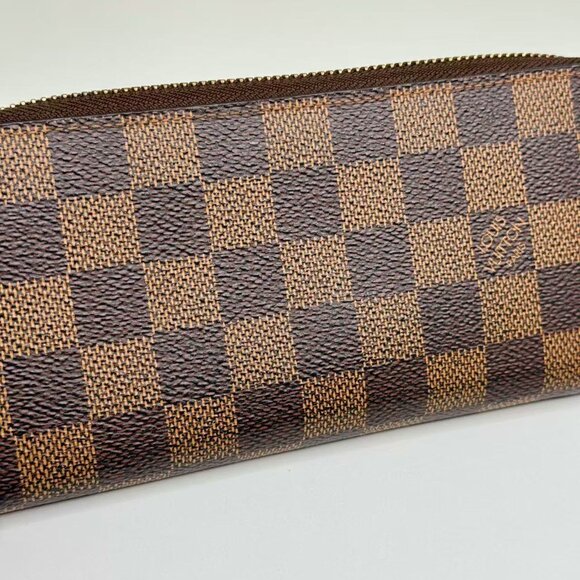 Louis Vuitton Damier Ebene Zippy Wallet with Classic Checkerboard Design - Picture 8 of 9